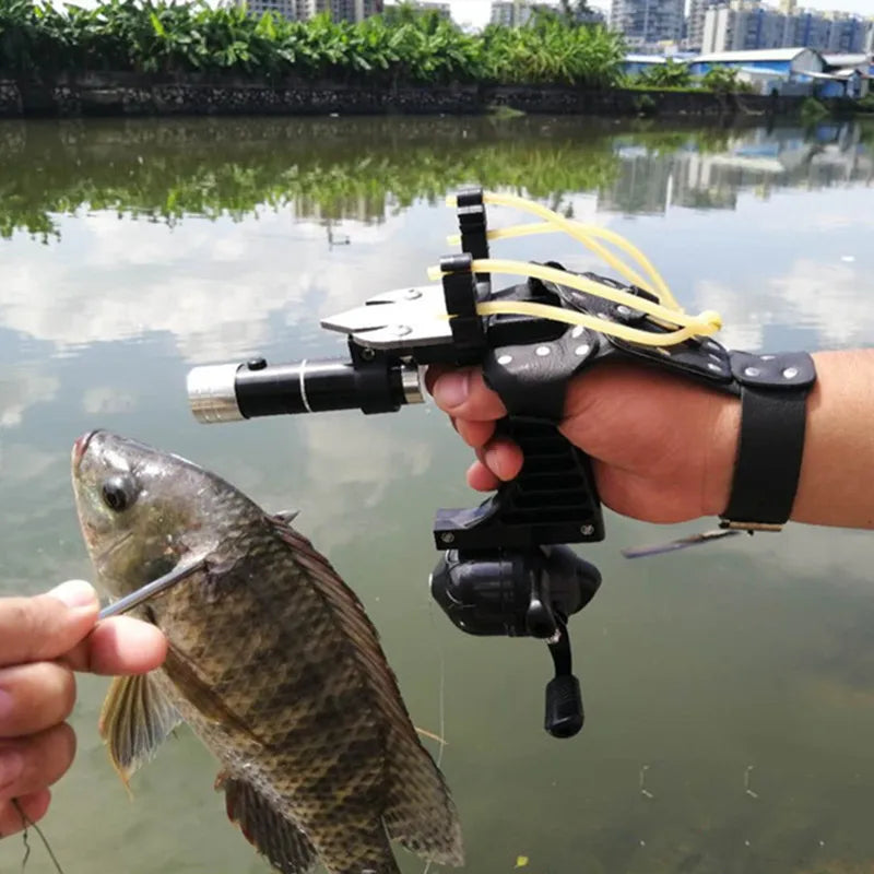 New Fishing Set Slingshot Hunting Catapult Suit Outdoor Shooting Fishing Reel + Darts Protective Gloves Flashlight Tools