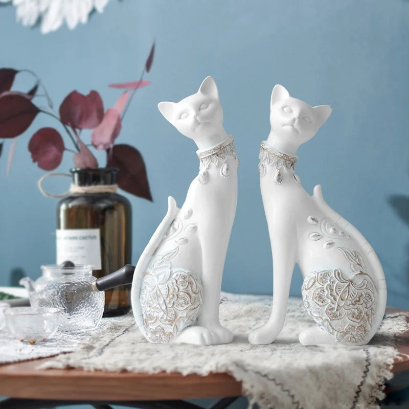 European Cute Resin Cat Figurines Home Decoration Creative Wedding Gift Crafts Animal Statues Home Room Table Sculptures Decor