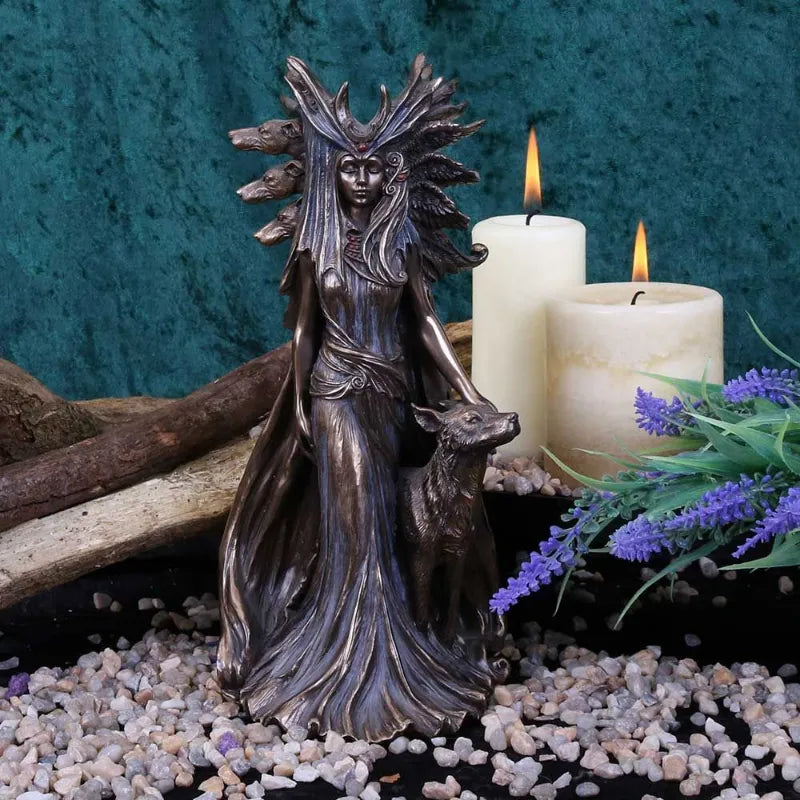 Hecate Greek Goddess of Magic With Her Hounds Statue Sculpture Resin Craft Witch Hound Home Decoration Halloween Dark Ornaments